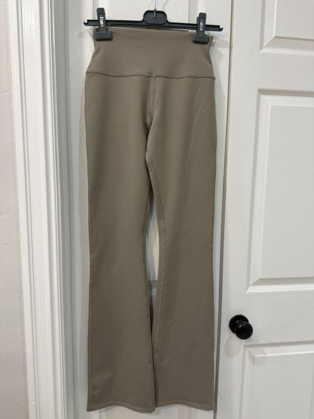 Alo Airbrush High-Waist 7/8 Bootcut Legging in Light Cocoa Size Small - Picture 5 of 8